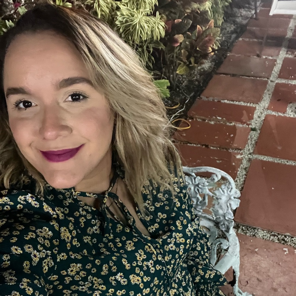 Meet your Posher, Laura victoria